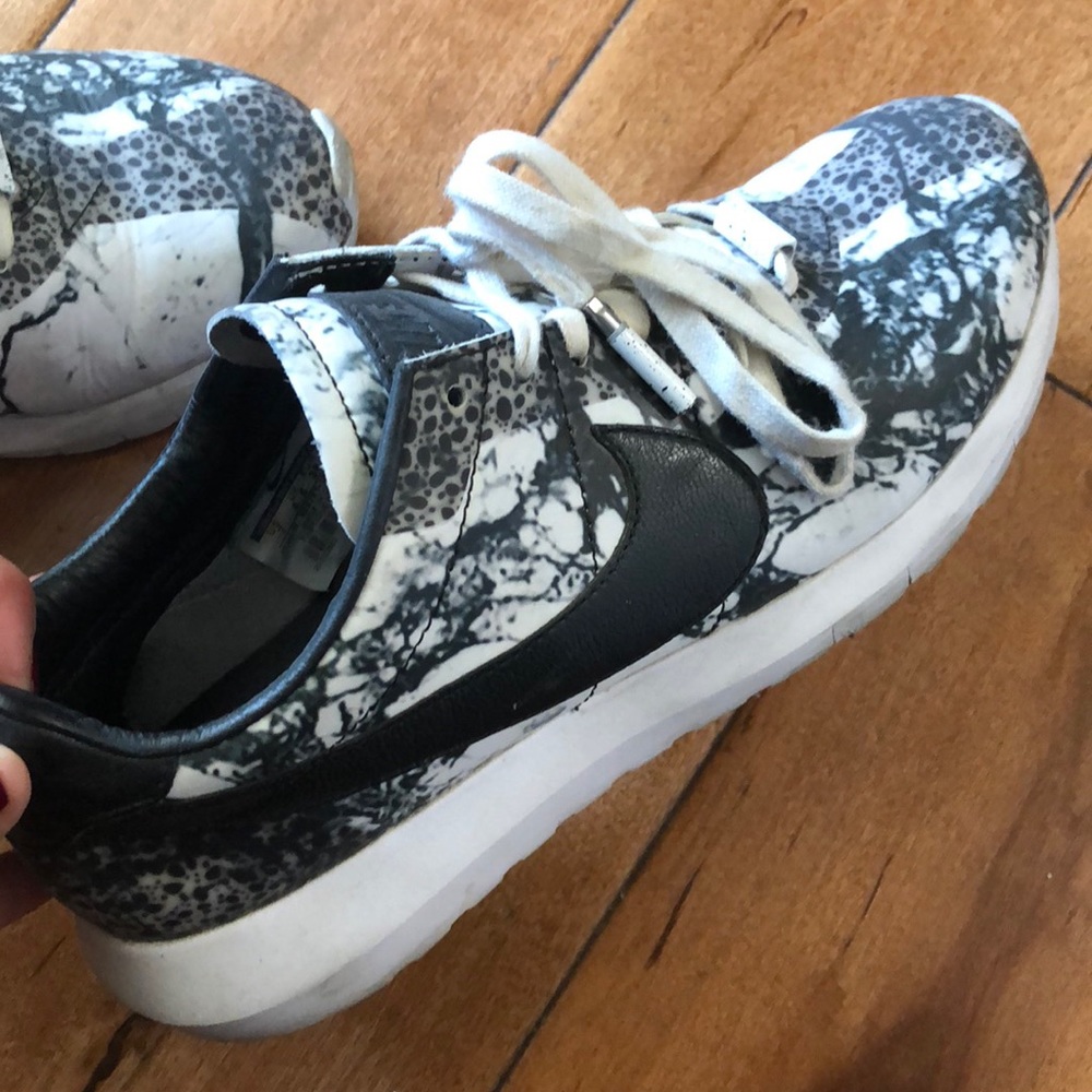 Nike sports shoes